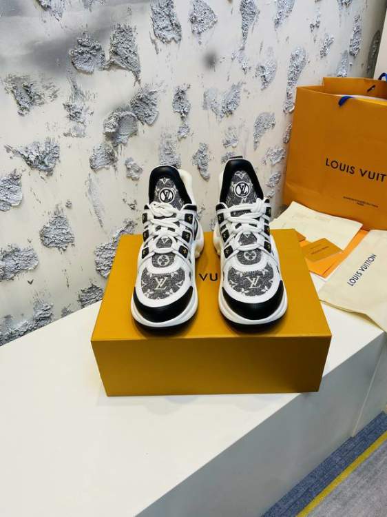 Picture of Louis Vuitton Shoes _SKULVsz35-405cmmnf053117766